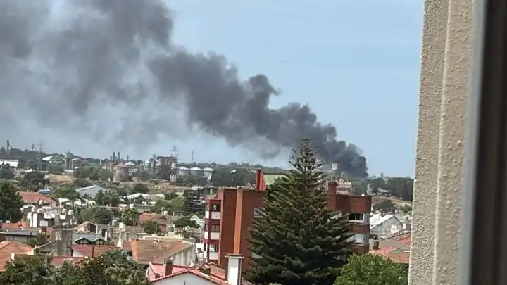 Gran columna de humo en Quequén