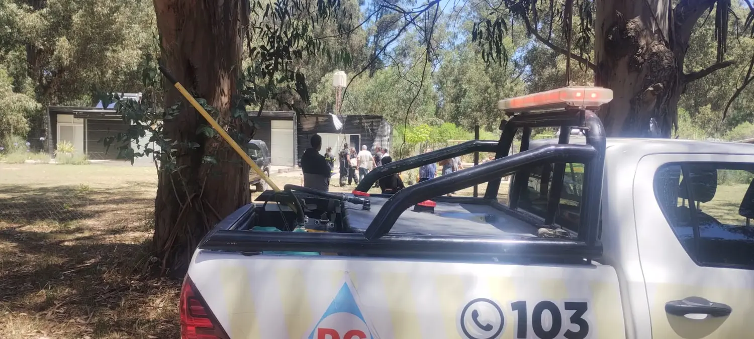 Susto en una vivienda al incendiarse un depósito