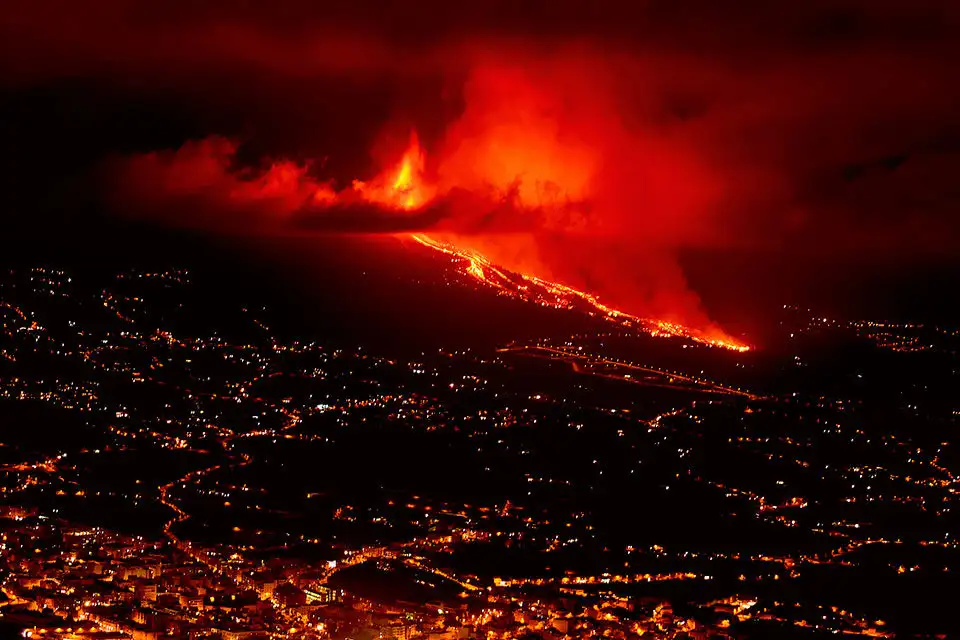 Factores como la meteorología, la topografía y la acción humana configuran escenarios de comportamiento extremo
