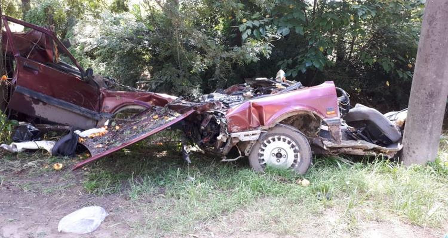 Accidente en ruta 191: Derivan a centros de mayor complejidad a tres ocupantes del Renault 21