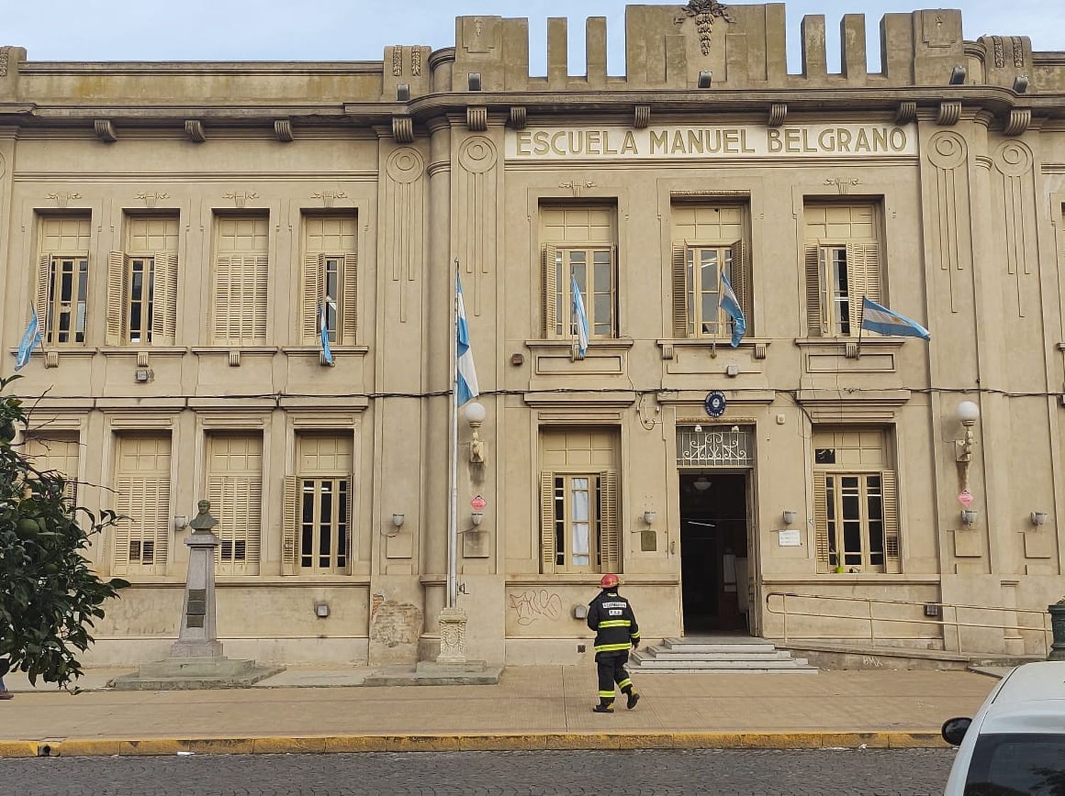 Por una fuga de gas, tuvieron que evacuar a los alumnos y docentes de la Escuela 1