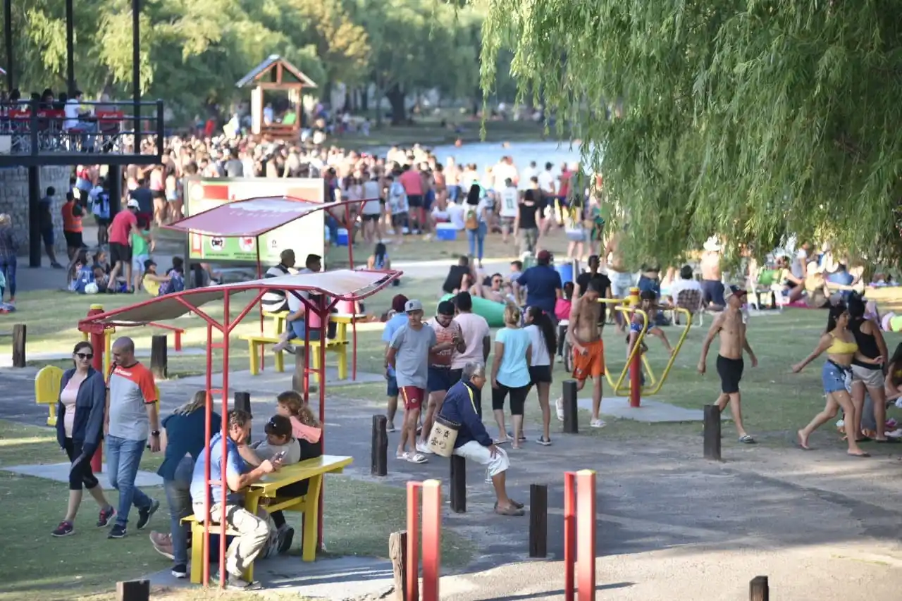Con enorme concurrencia en playas y termas, Gualeguaychú vivió un excelente finde largo