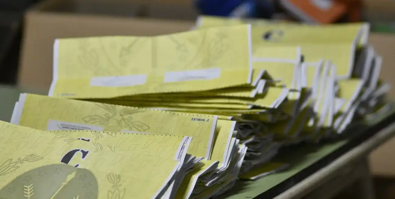 Se votará, al igual que en las PASO, con el sistema de boleta única papel, una por cada categoría. Crédito: Manuel Fabatía
