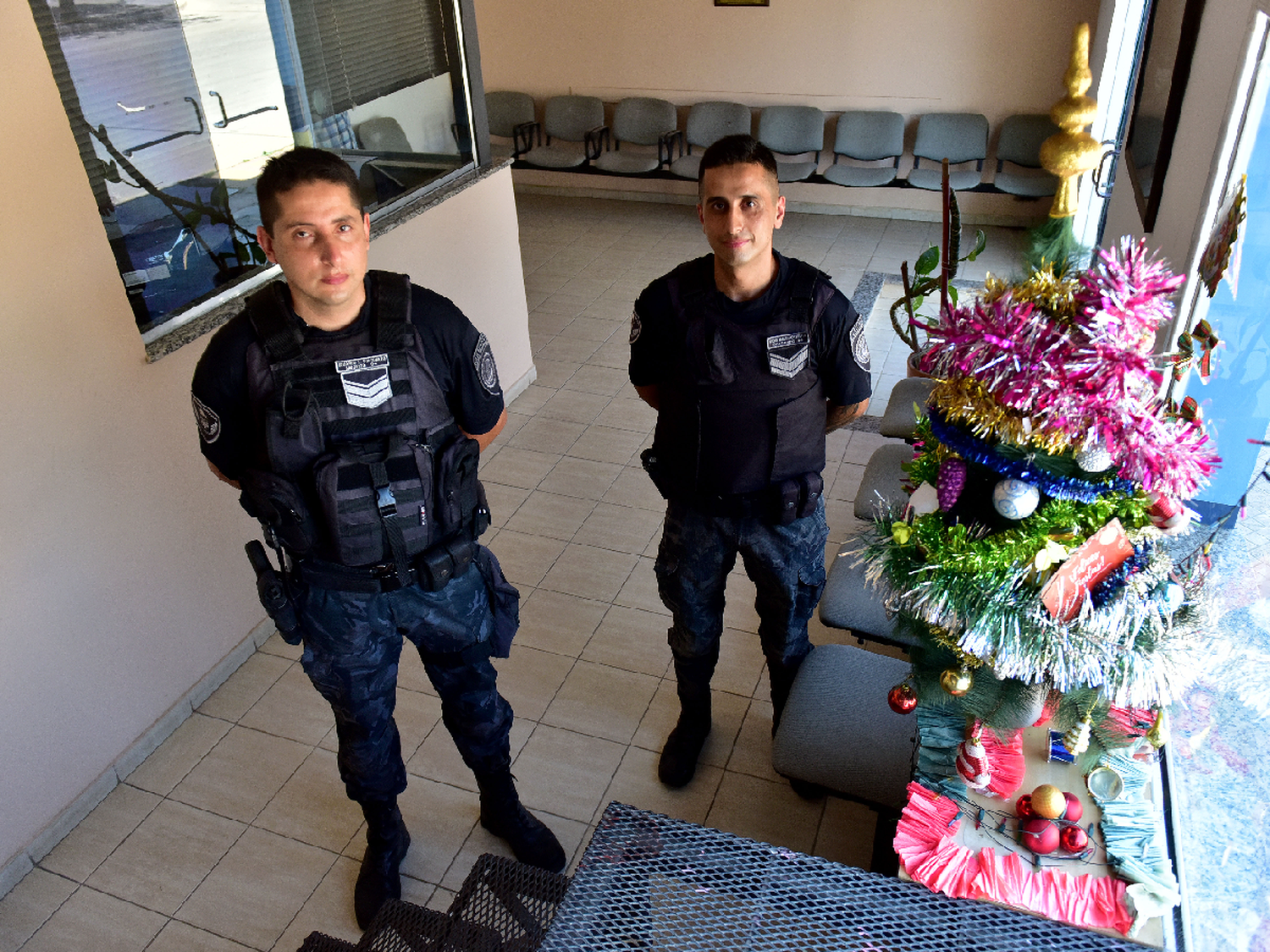 Tres hermanos policías serán Reyes Magos para regalar solidaridad       