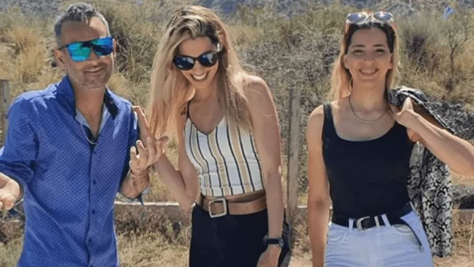 El "trío poliamoroso" dio detalles de su vida diaria: "Hacemos trencito en la cama"