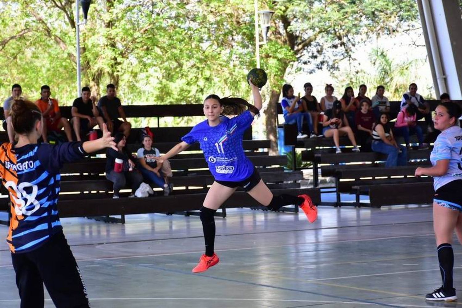 Lomas, Dante Alighieri y 29
de Abril ganaron en femenino