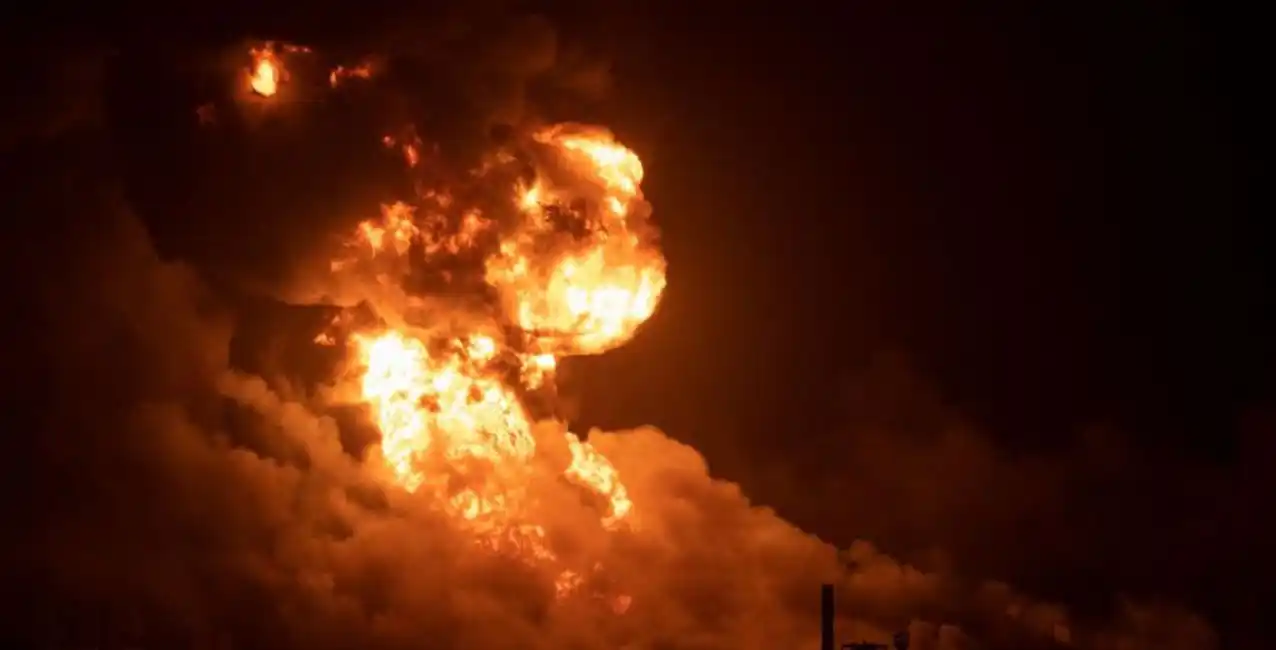 Incendio en Cuba: colapsó un segundo tanque de petróleo