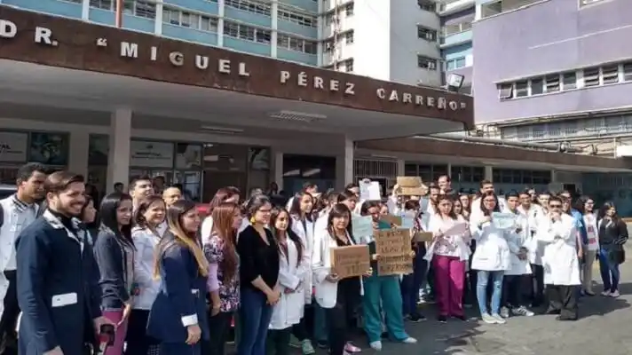 RENUNCIA MASIVA en el hospital Pérez Carreño: médicos denuncian abusos de la directiva