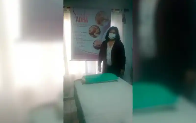 Vicky Ávalos ganó la sesión de masajes con Sandra Adra y le hizo un regalo a su mamá