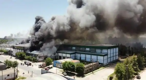 Soychú: bomberos internados, suspensión de clases y barrios evacuados