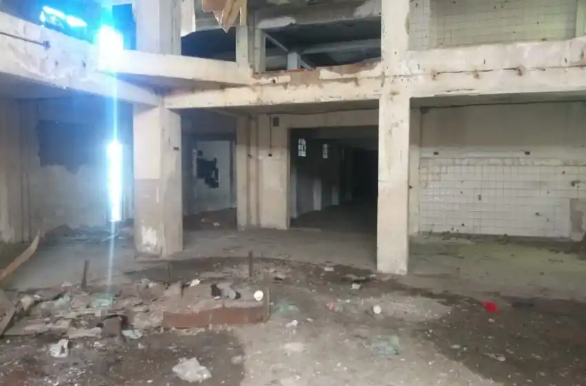 Hallan a un hombre gravemente herido en una fábrica abandonada