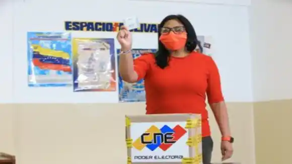 “Nos acompañan 300 observadores, pero también nuestros amigos”, lo que dejó claro Delcy Rodríguez