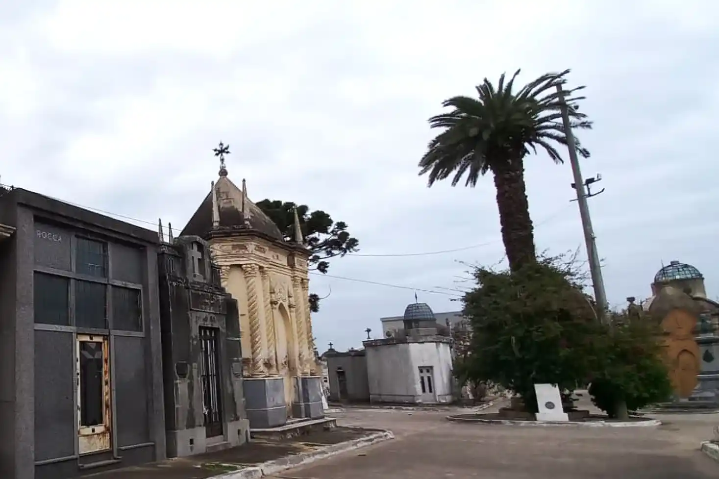 Las cámaras estaban ubicadas en lugares estratégicos del Cementerio.