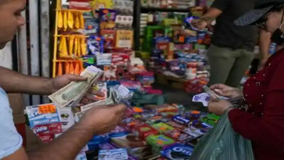 ¡DESCUENTOS PERO EN DÓLARES! Comerciantes abogan por la eliminación del Impuesto a las Transacciones Financieras