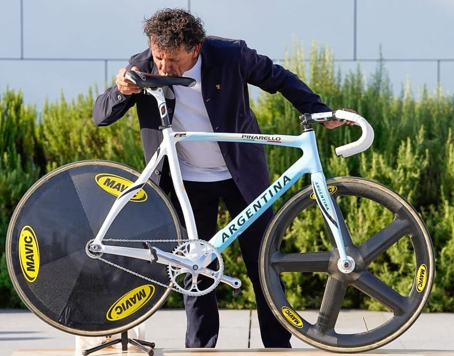 “De la palangana al oro”: la historia que Curuchet reflejó donando la bicicleta al Museo Olímpico