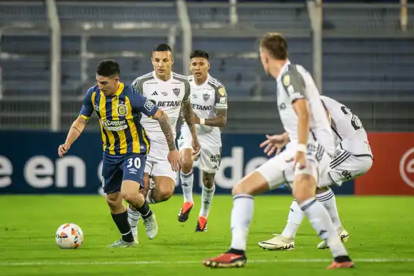 Atlético Mineiro venció a Rosario Central