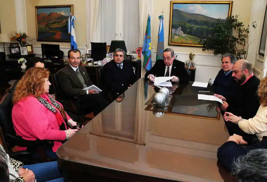 Se firmó el contrato para que Polivalente use las instalaciones de la Universidad Fasta