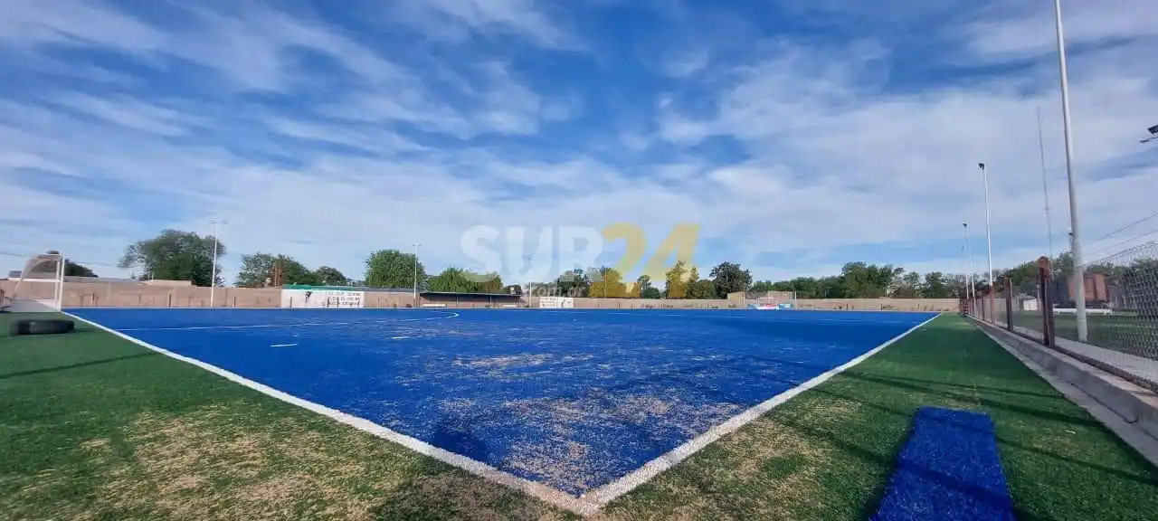 Sportsman inauguró su cancha de hockey de césped sintético