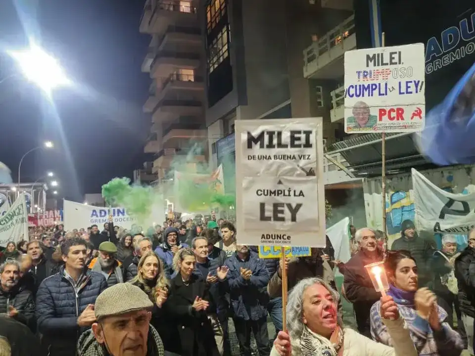 Milei, cumplí la ley. Un reclamo que se mantiene desde el sector universitario aun tras el acuerdo alcanzado.