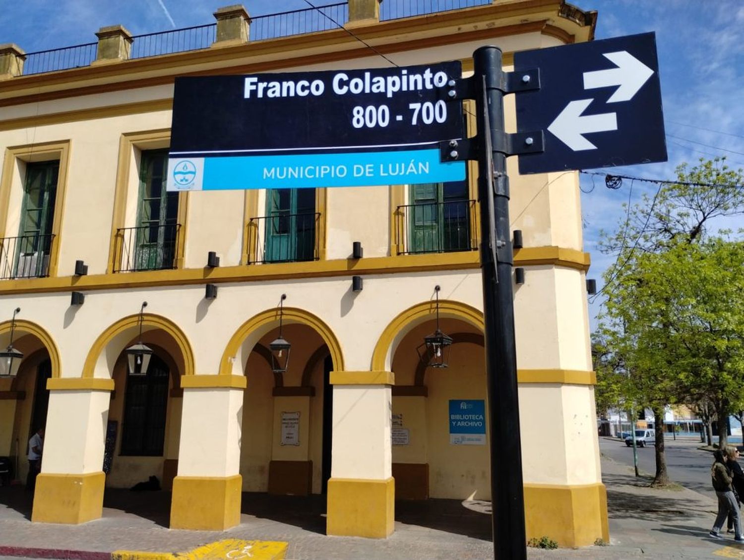 El piloto de la escudería Williams Racing posee un tramo de la calle a la altura del 700 hasta el 800.