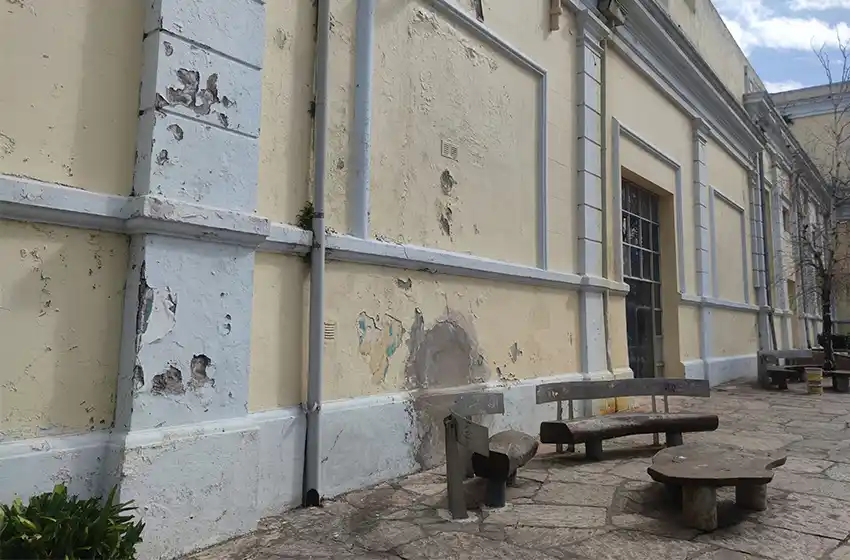 Afirman que "el estado de la Plaza del Agua es deplorable por donde se lo mire"