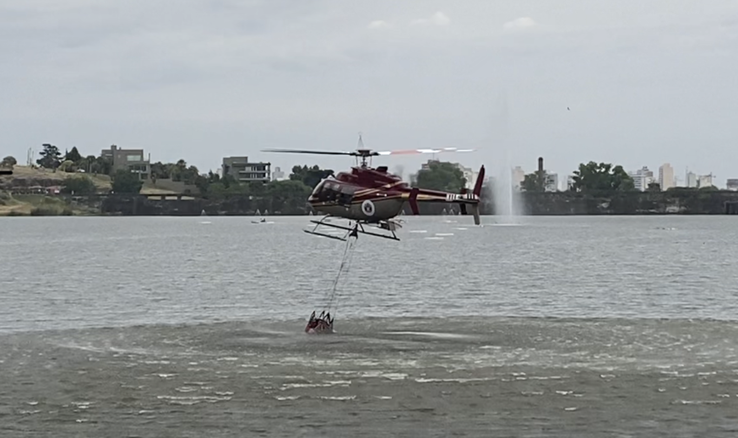 Solicitan no realizar deportes acuáticos en el Dique hasta que se sofoque el incendio