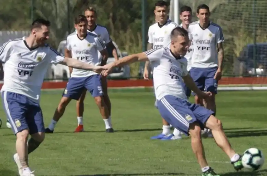 Argentina juega ante Venezuela en busca de la semifinal