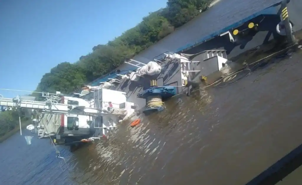 Se hundió un remolcador tras chocar contra un buque en el Río de la Plata