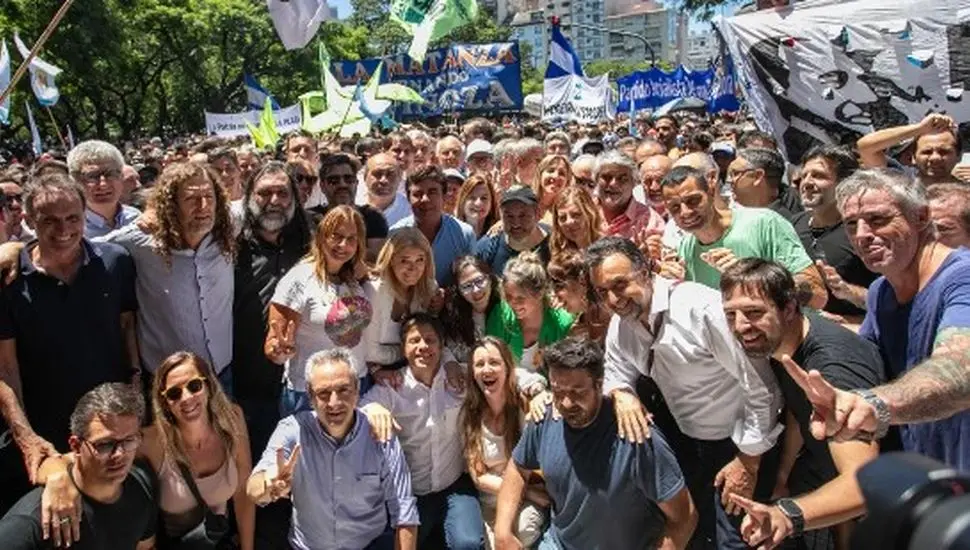 Kicillof en el paro y movilización de la CGT en enero pasado.