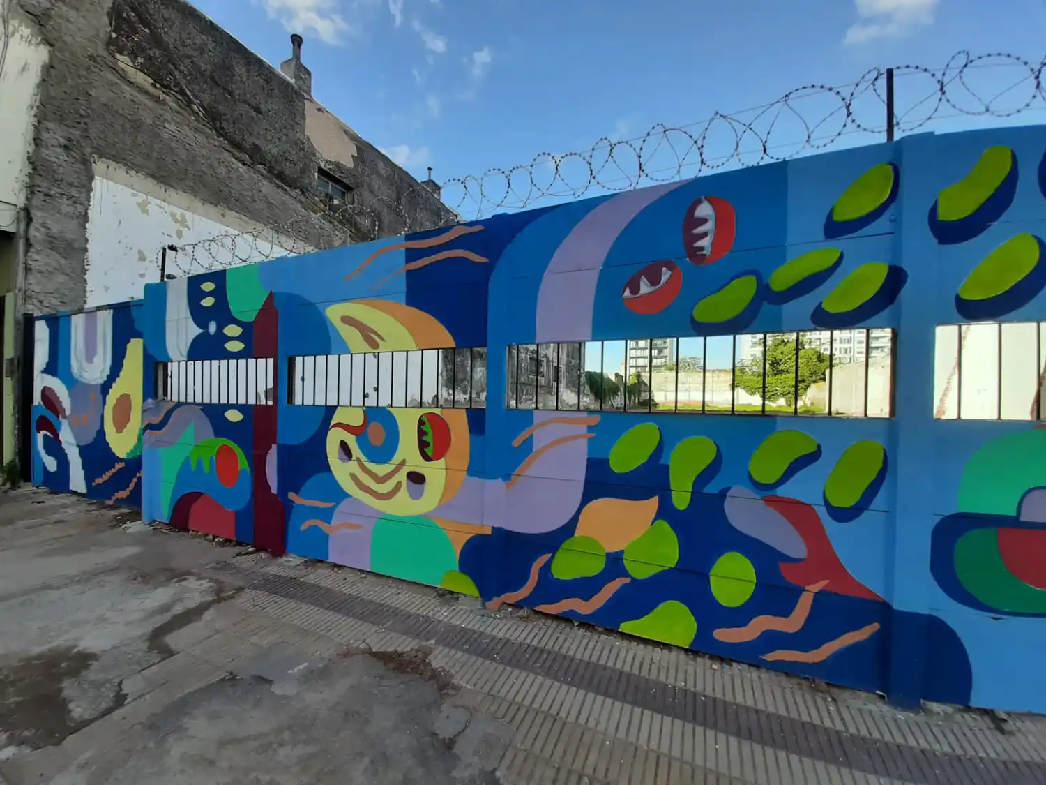 El mural está ubicado en Alem, entre San Martín y Pinto.