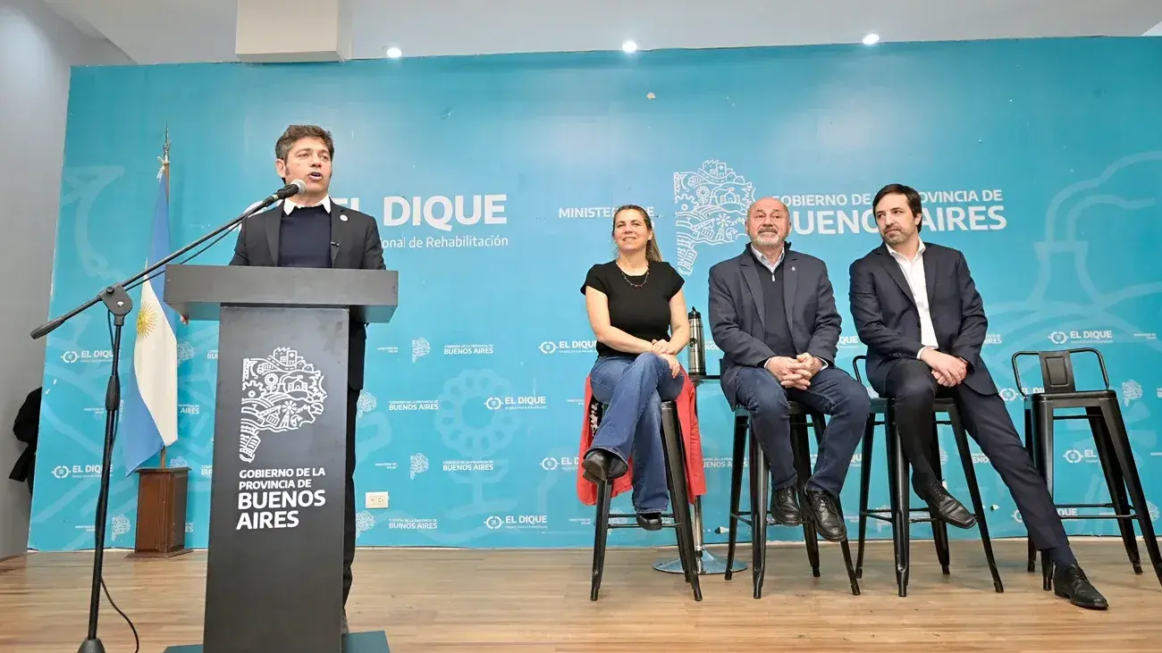 Kicillof junto a funcionarios provinciales.