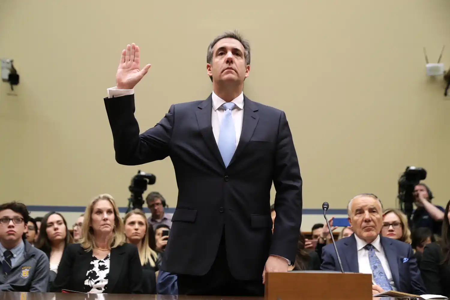 EEUU: Cohen testifica ante el Congreso por los “correos filtrados”