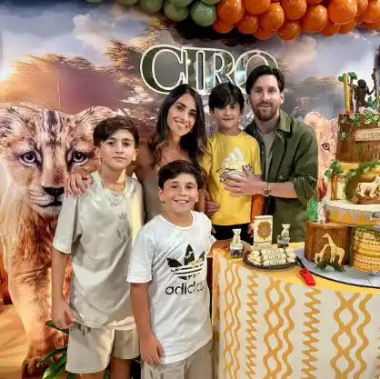 La ambientación incluyó un cartel con el nombre de Ciro, rodeado de figuras temáticas que hicieron del festejo un evento especial.