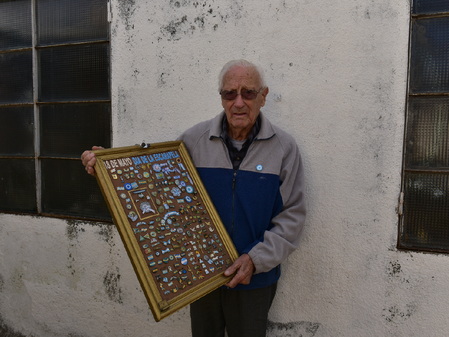 Alberto Colombara, coleccionista de escarapelas