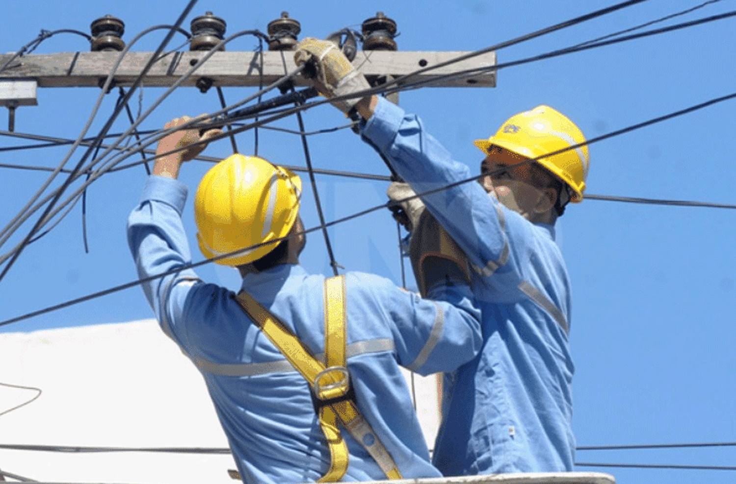 Varios cortes de luz en medio de una agobiante jornada