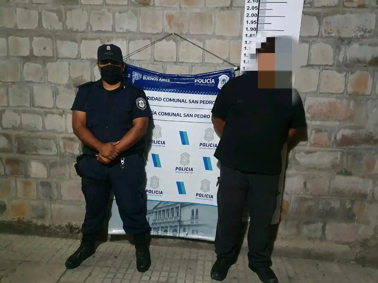 Aprehendieron a un agente penitenciario que, aunque tenía una restricción perimetral, se instaló en lo de su expareja