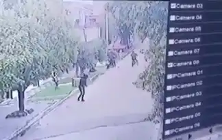 Se salvó de milagro: En Quilmes motochorros le dispararon tres veces a un repartidor de comida para robarle