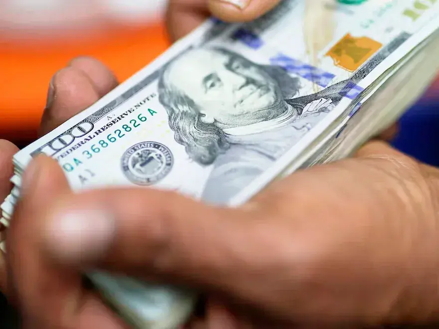 Se aceleró la demanda de dólares: los argentinos compraron la cifra más alta desde las elecciones de 2025