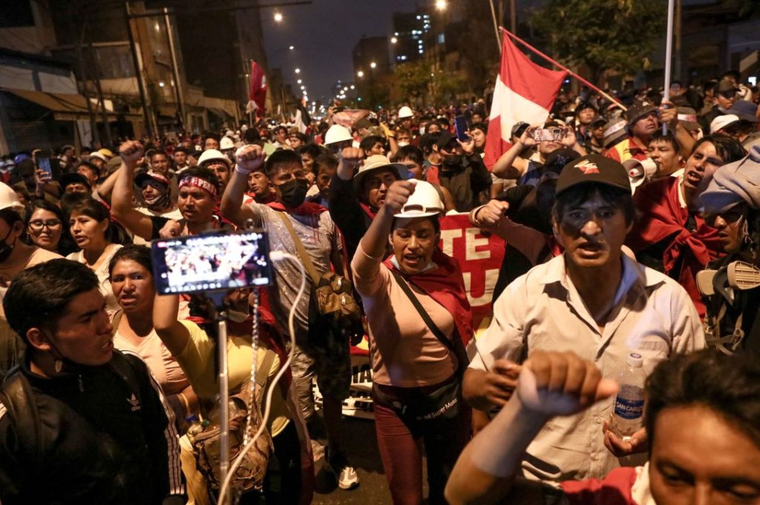 Convocan a una “Gran Marcha Nacional” para exigir la renuncia de Boluarte en Perú