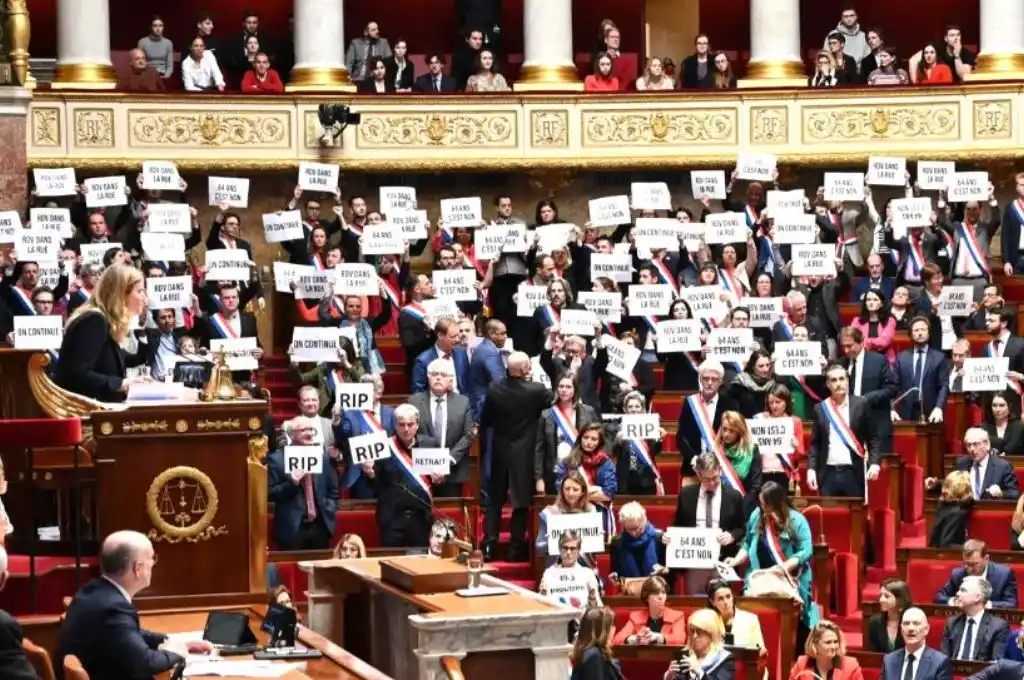 Francia: tras fracasar el intento de bloqueo, quedó aprobada la reforma jubilatoria