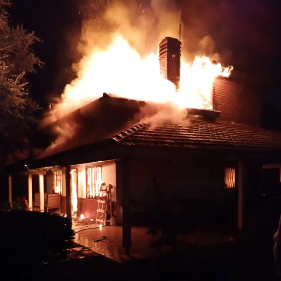 Tragedia en Del Viso: tres jóvenes murieron tras voraz incendio en una vivienda