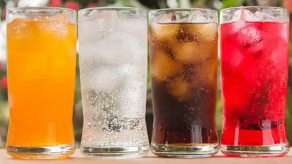 Esto le pasa a tus dientes, hígado y riñones cuando tomas refrescos