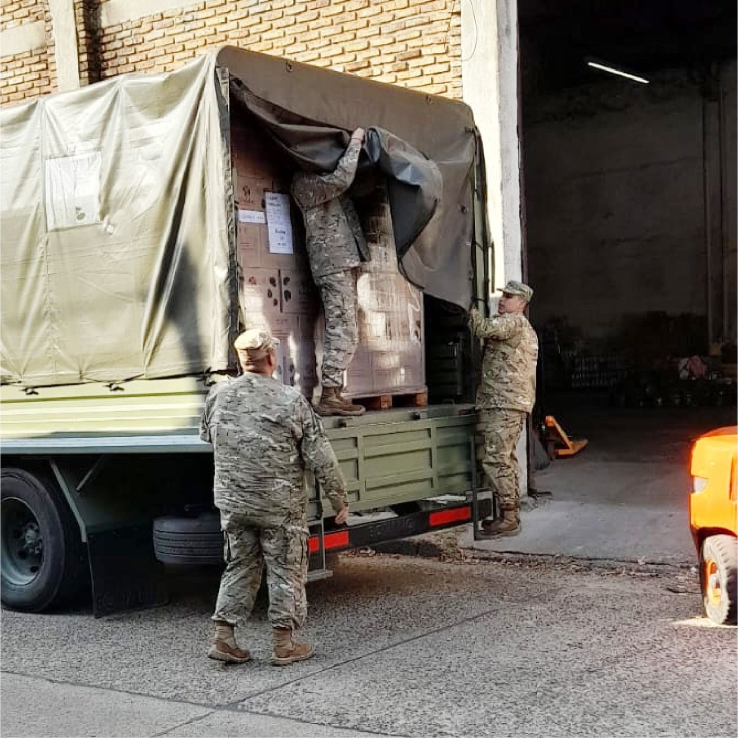 La Municipalidad recibió leche proveniente del ministerio de Capital Humano