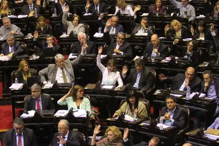 Diputados convirtió en ley indemnización a exempleados de YPF