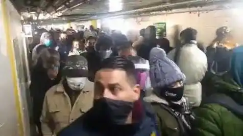 "Es una imagen que no nos gusta y no queremos", dijo titular de Trenes sobre aglomeración en estación Merlo