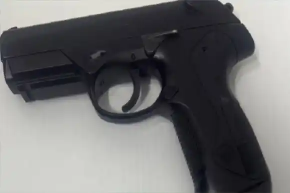 Detuvieron a un gendarme que amenazó a su pareja con un arma de aire comprimido en un hospital céntrico