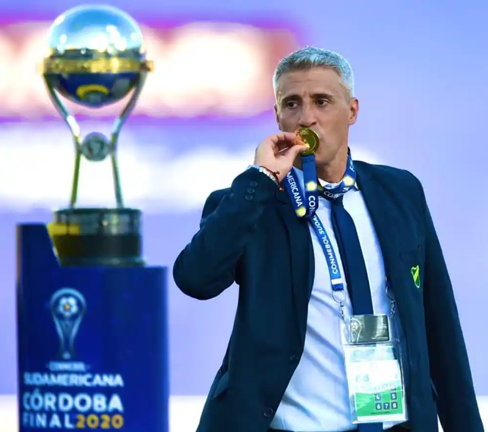 Renunció Hernán Crespo: Tras consagrarse campeón de la Sudamericana, el DT se despidió de Defensa y Justicia