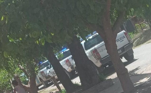 Pelea familiar terminó con un policía agredido y una mujer descompensada