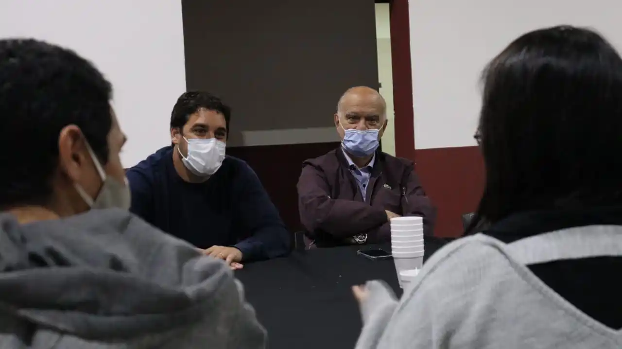 Lanús: Grindetti conversó con estudiantes de programación web