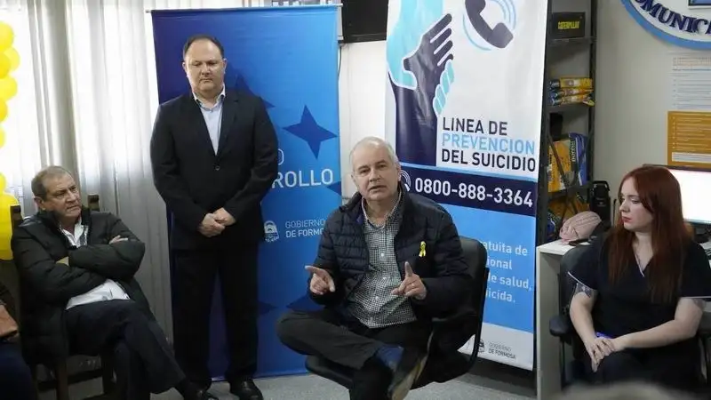 El ministro Gómez dejó habilitada la línea 
0800-888-3364 de prevención del suicidio